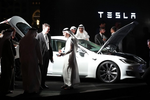 Dubai Buys 200 Teslas as Taxis