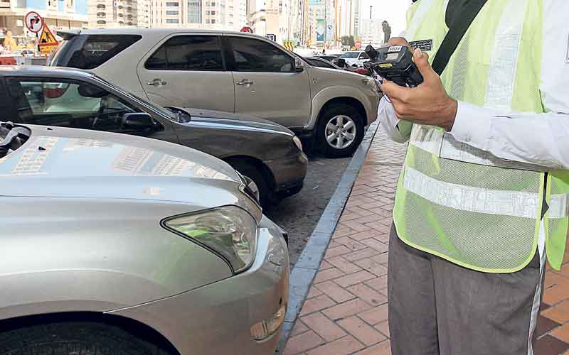 Dubai Police Issuing Traffic Fine